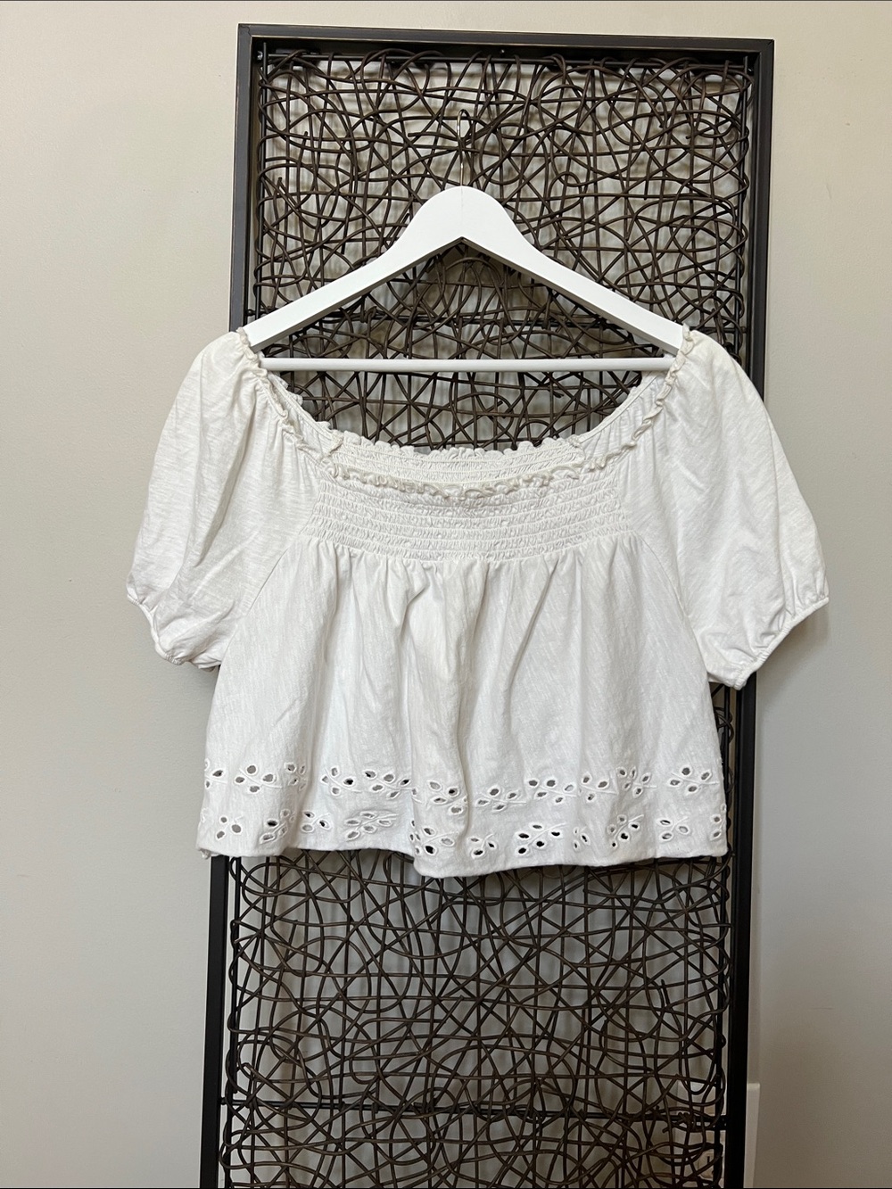 American Eagle White Eyelet Puff-Sleeve Crop Tee Cotton square neck Peasant M